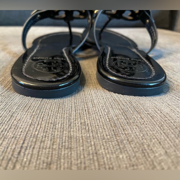 Tory Burch Women's Miller Patent Thong Sandal, Black 8.5 - Picture 8 of 8